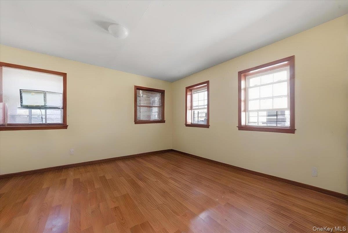 3544 -3546 Laconia Avenue thumbnail 22
