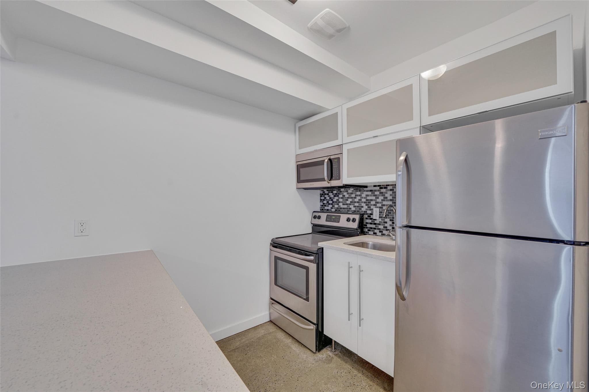 1106 Halsey Street thumbnail 32
