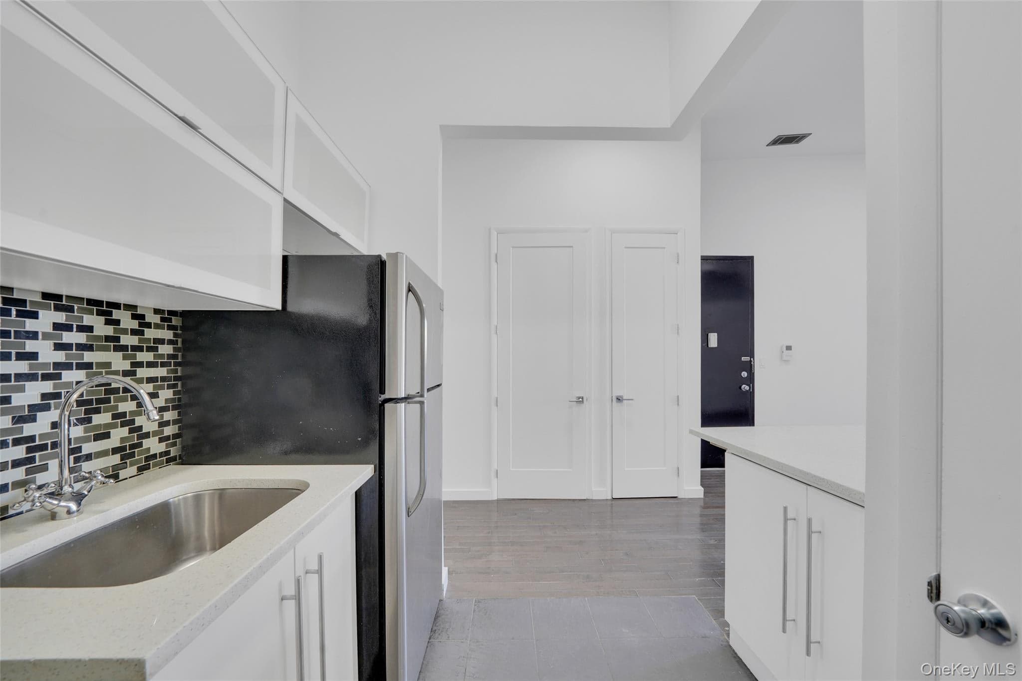 1106 Halsey Street thumbnail 3