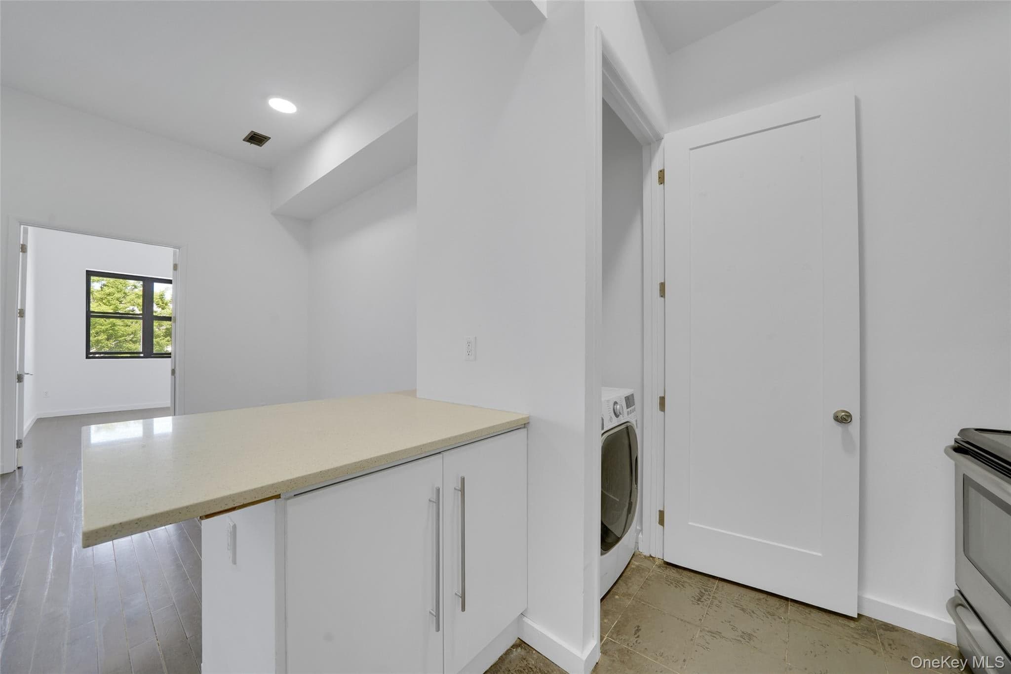 1106 Halsey Street thumbnail 25