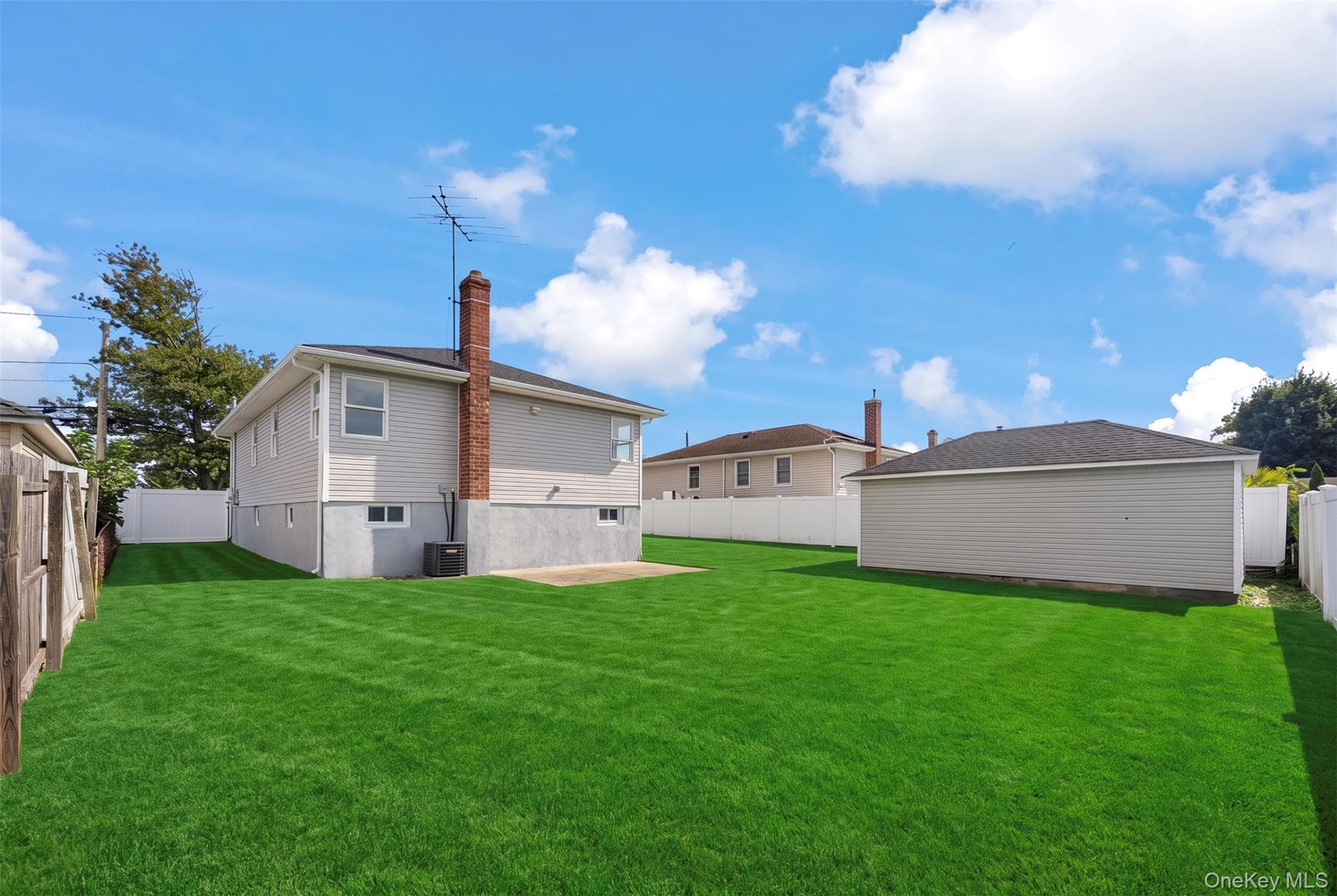 3280 Elliott Boulevard thumbnail 4