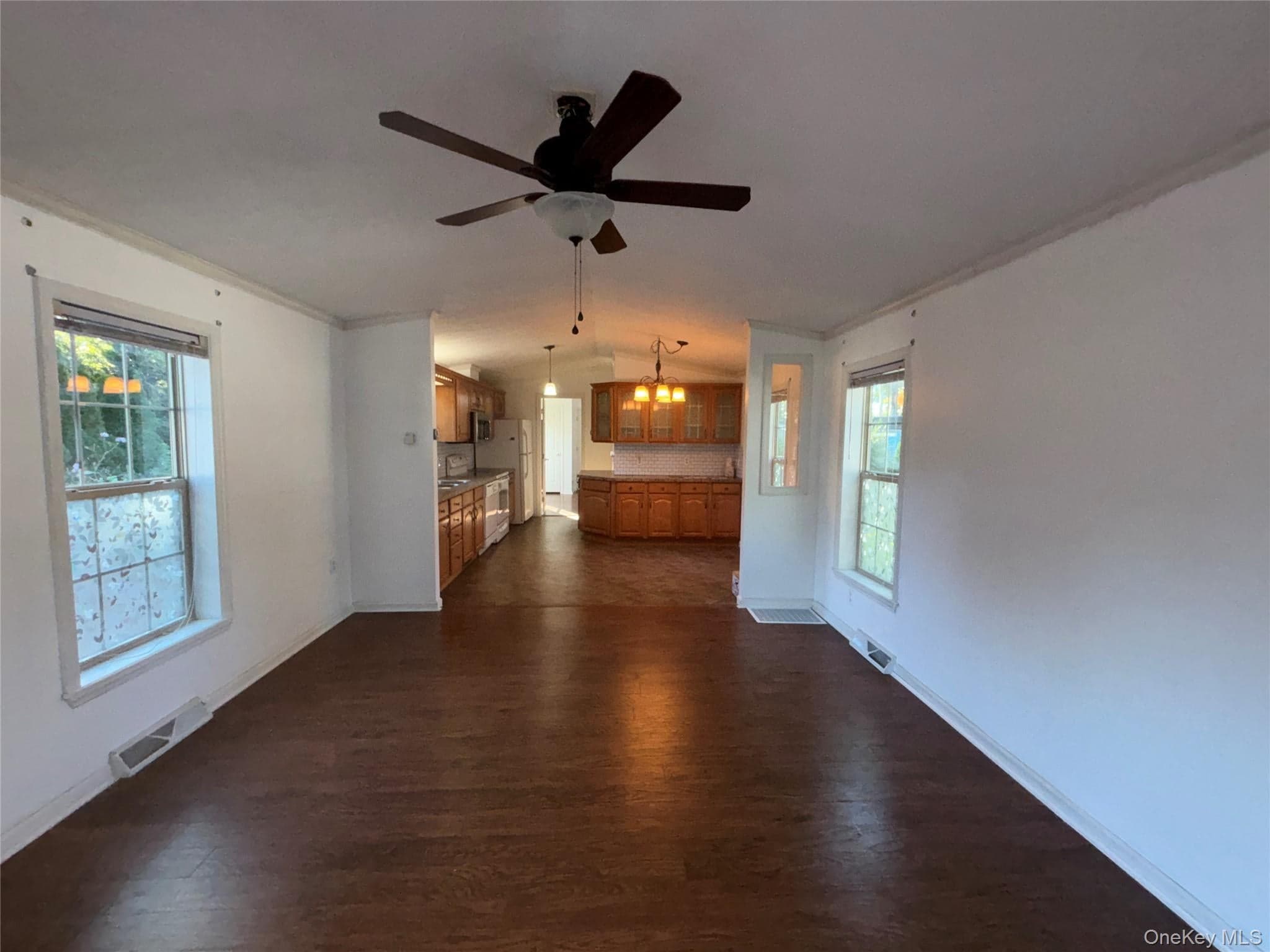 1661 Old Country Road Unit: 84 thumbnail 5