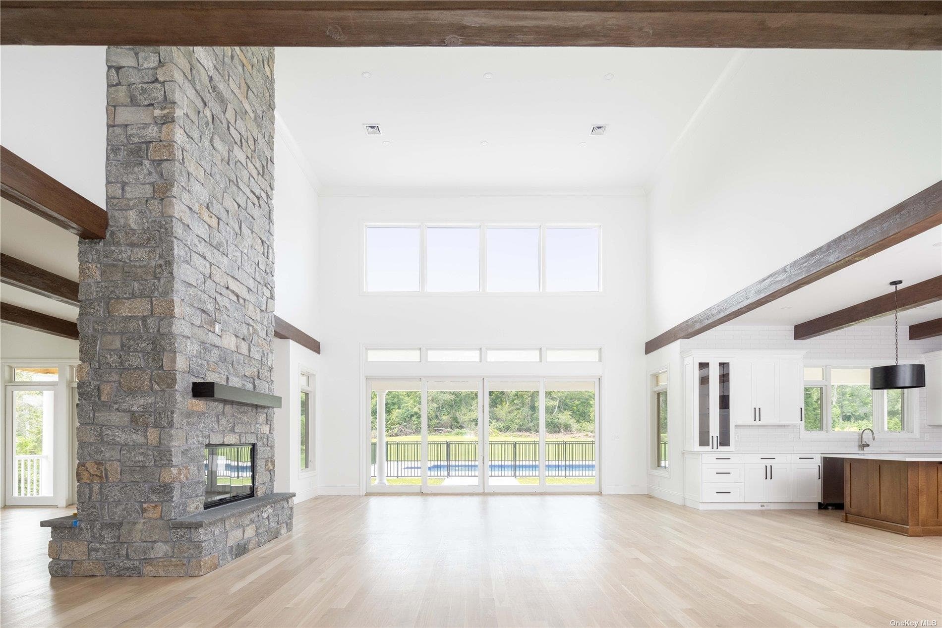 150 N Hillcrest Drive thumbnail 16