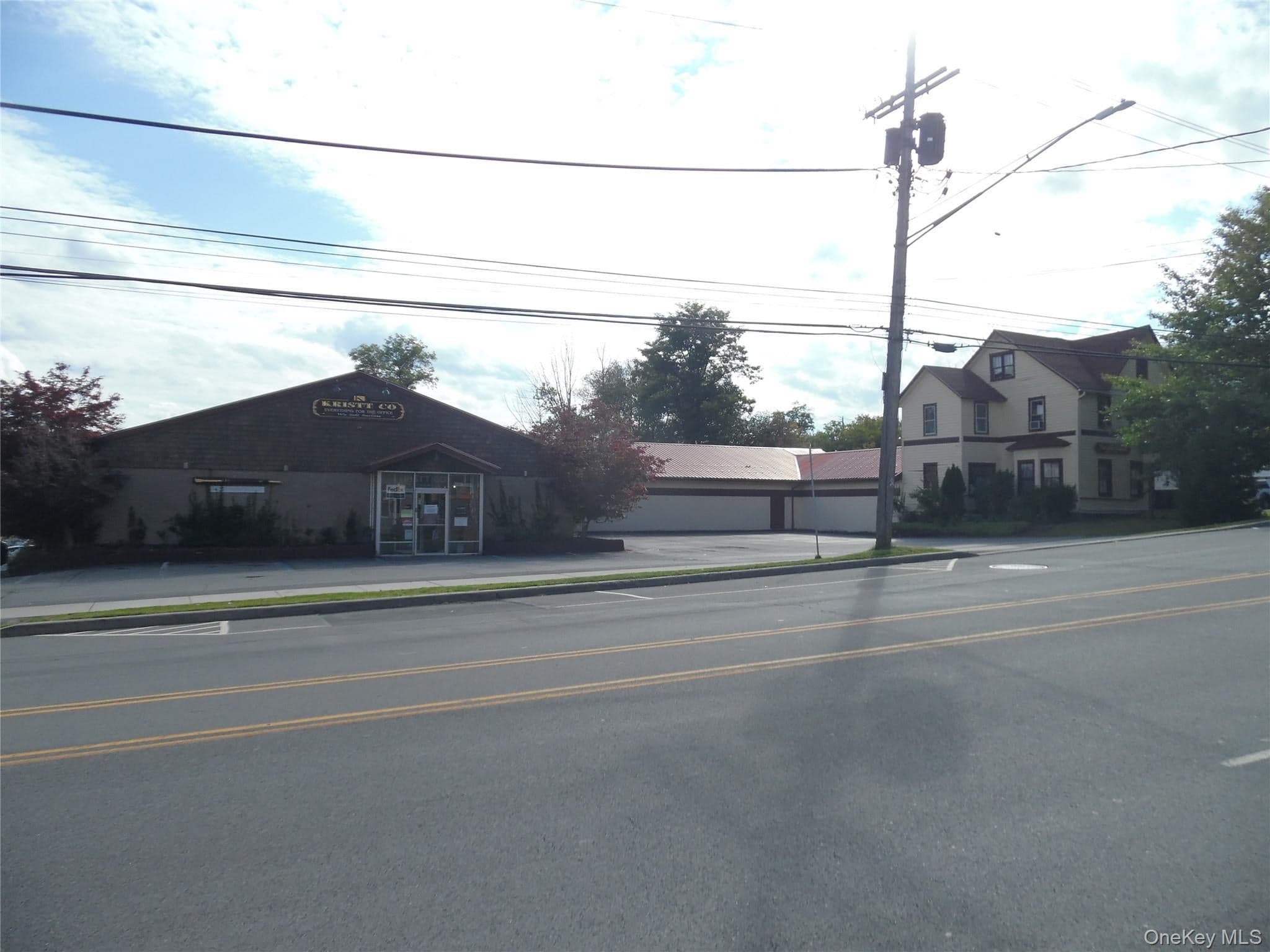 369 E Broadway thumbnail 3