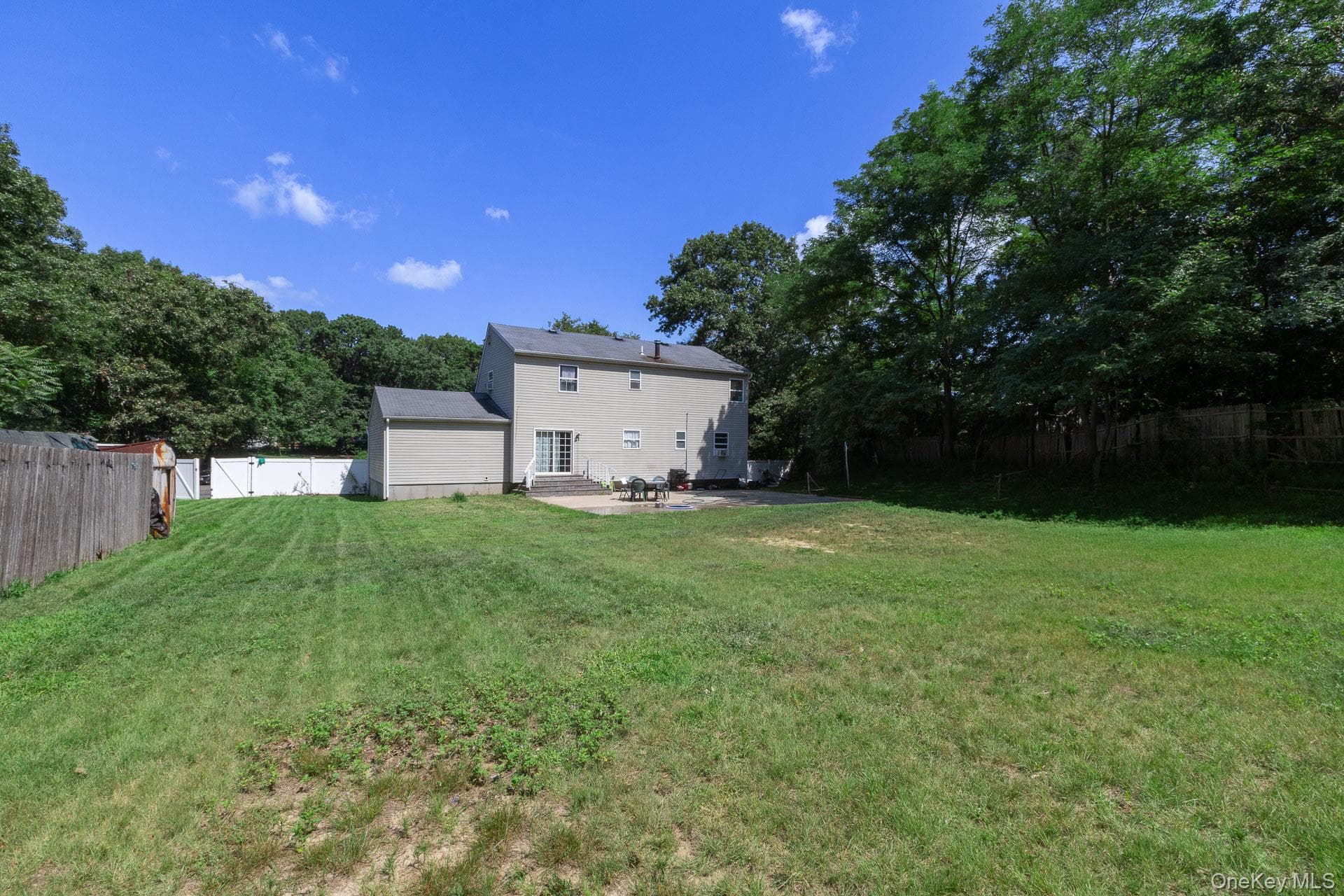312 Peconic Avenue thumbnail 29