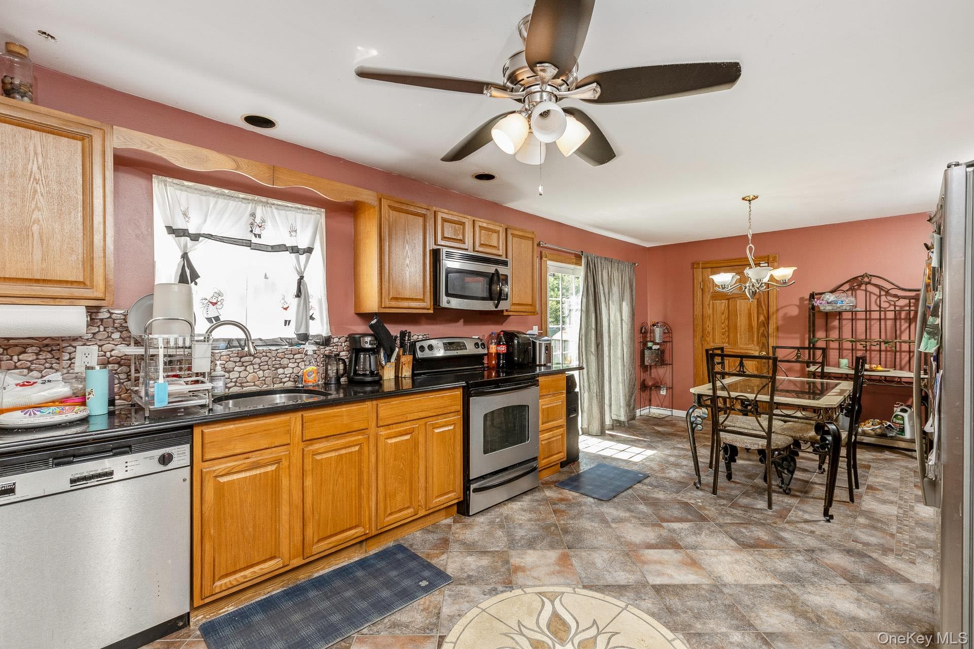 312 Peconic Avenue thumbnail 9