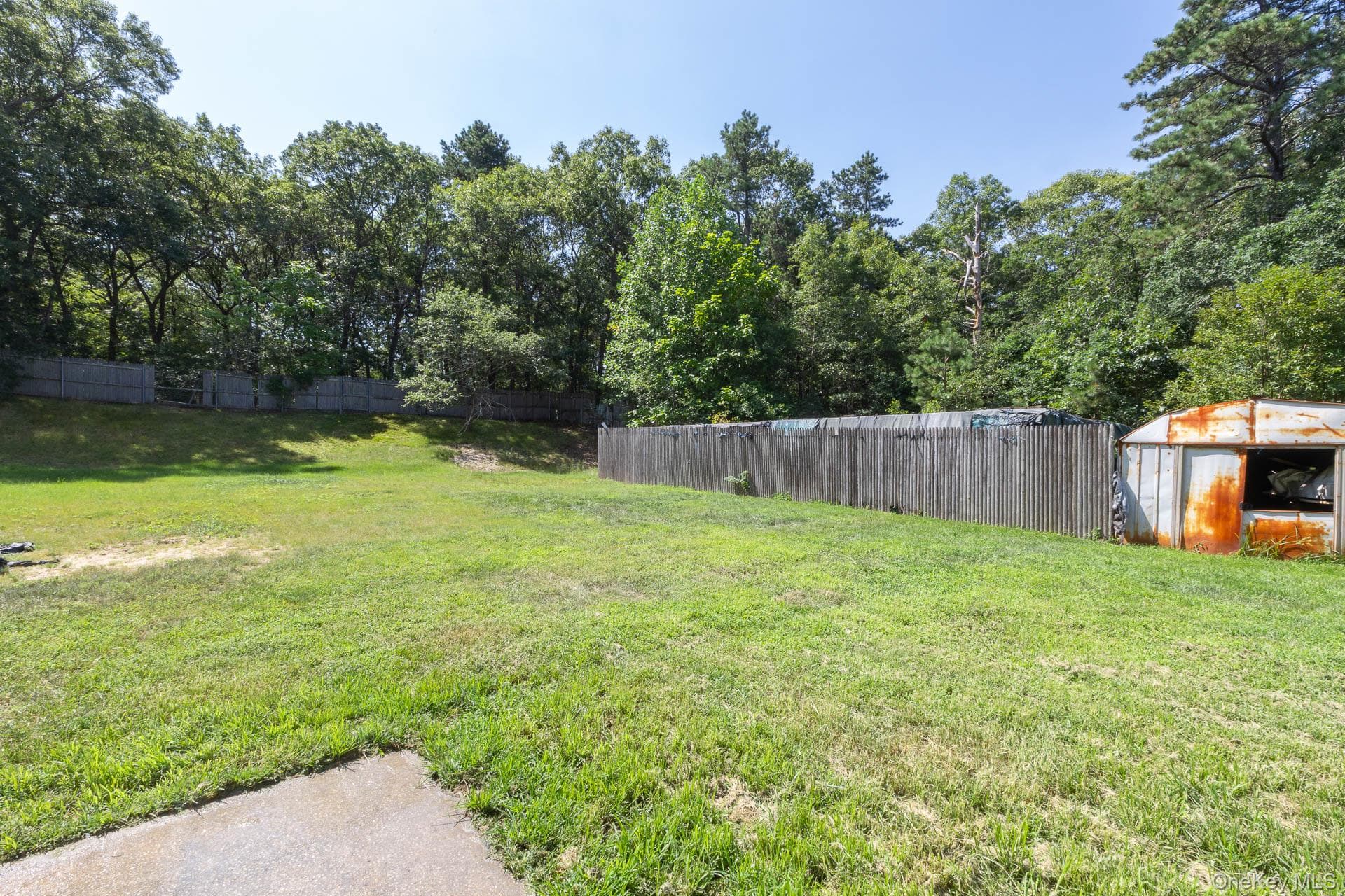 312 Peconic Avenue thumbnail 32