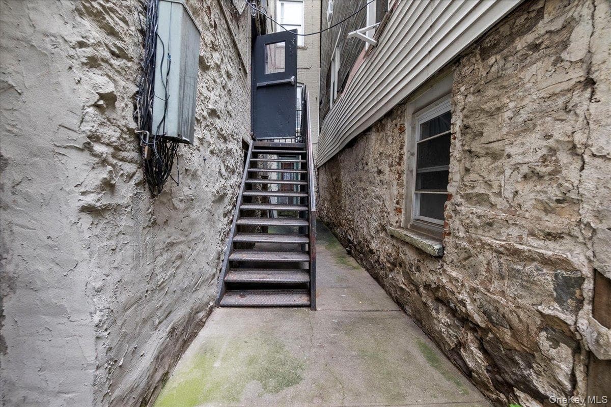 560 E 189th Street thumbnail 15