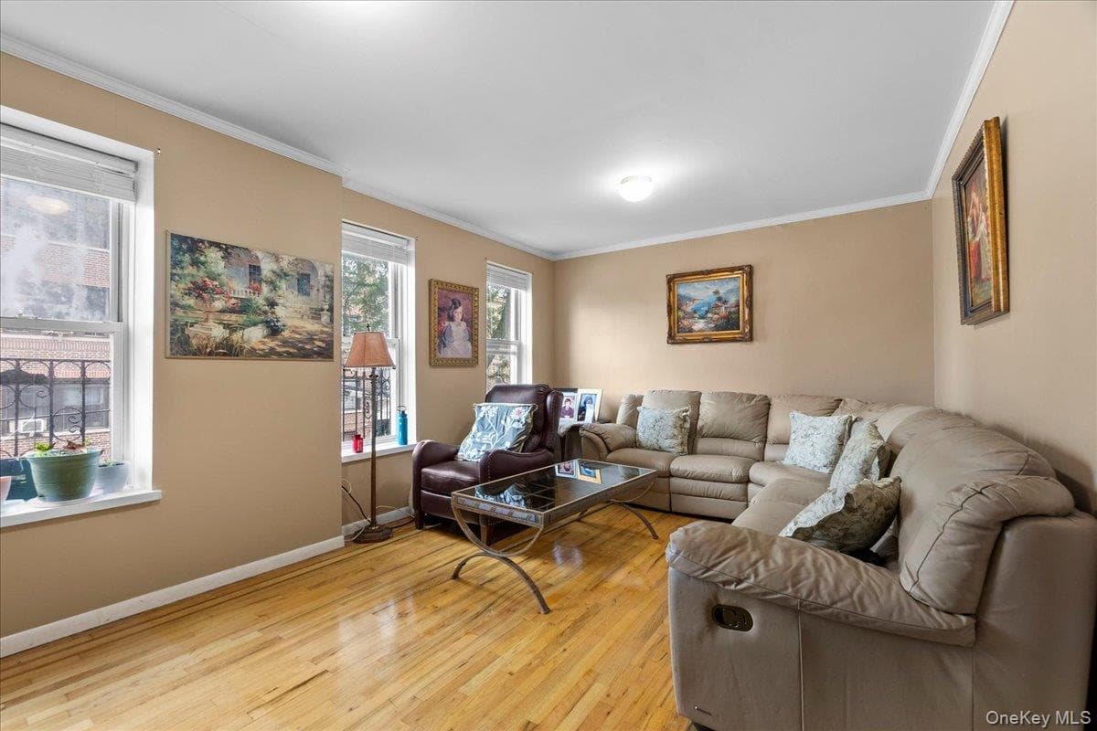 560 E 189th Street thumbnail 8