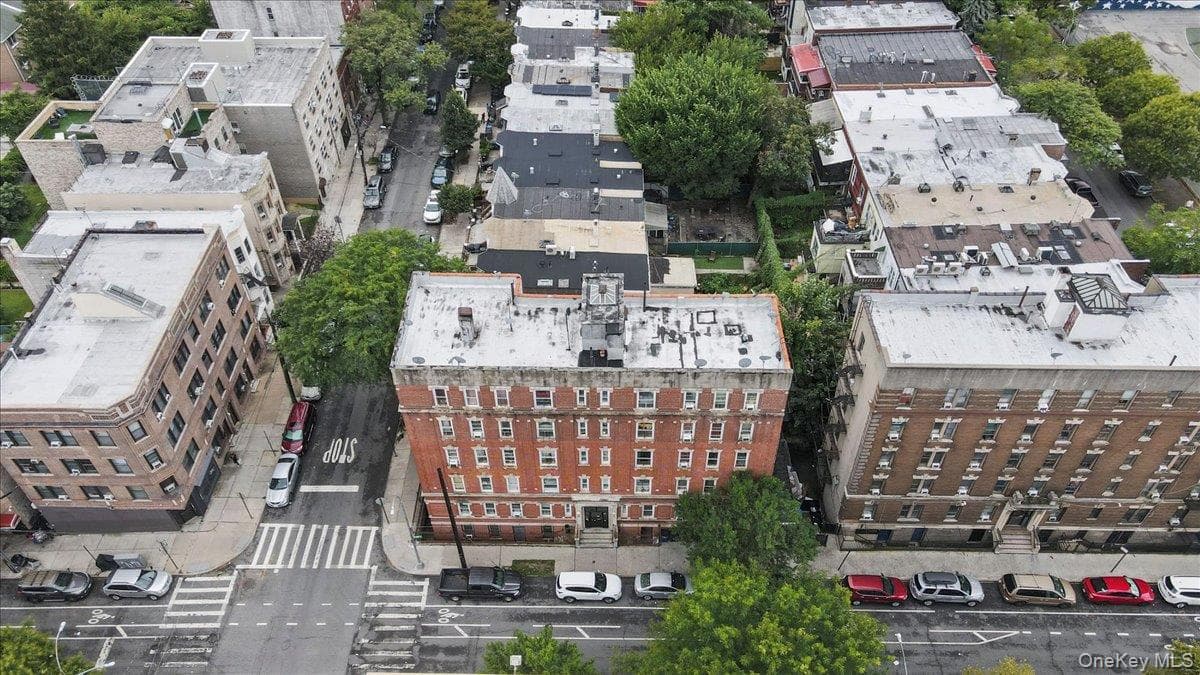 560 E 189th Street thumbnail 3