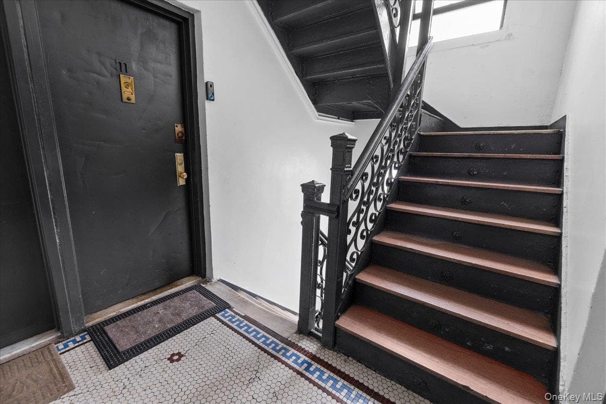 560 E 189th Street thumbnail 14