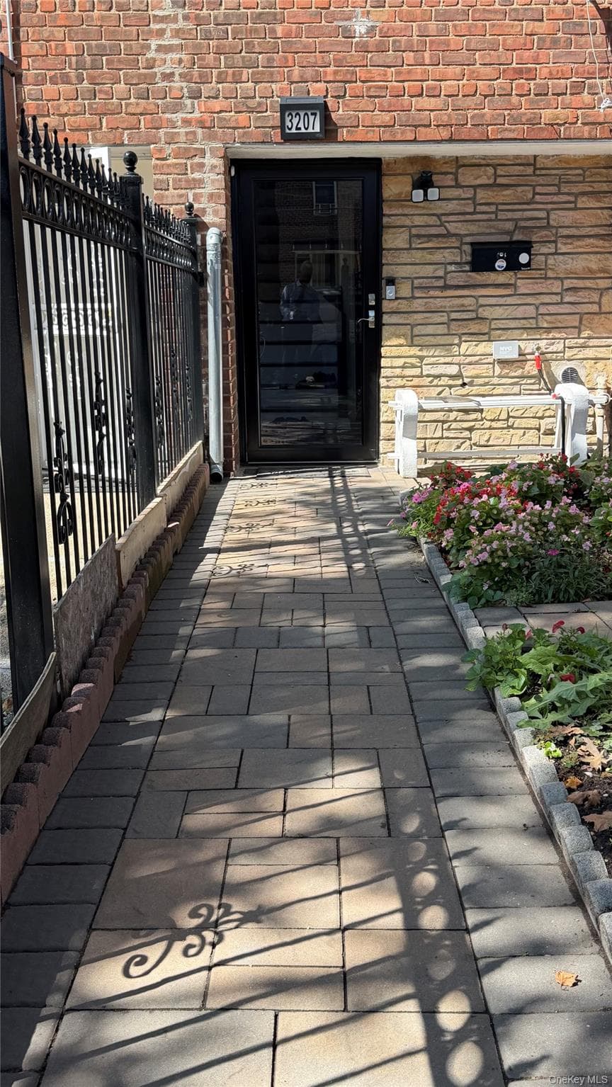 3207 Pearsall Avenue thumbnail 8