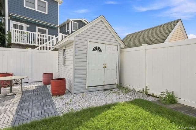 120 E 6th Road thumbnail 23