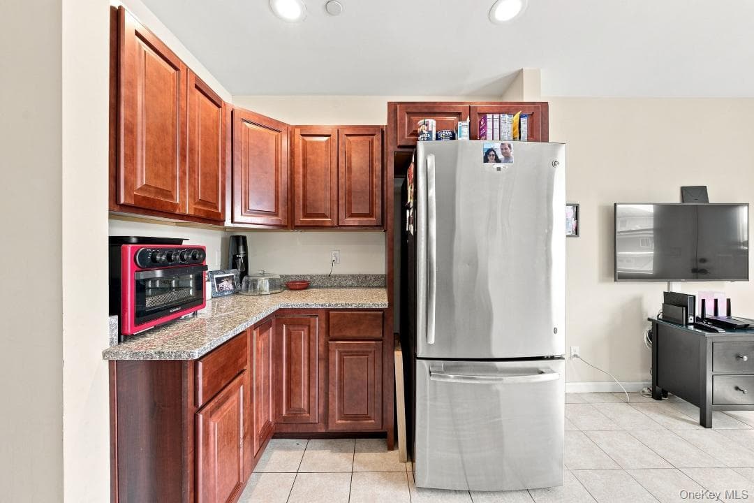 120 E 6th Road thumbnail 16