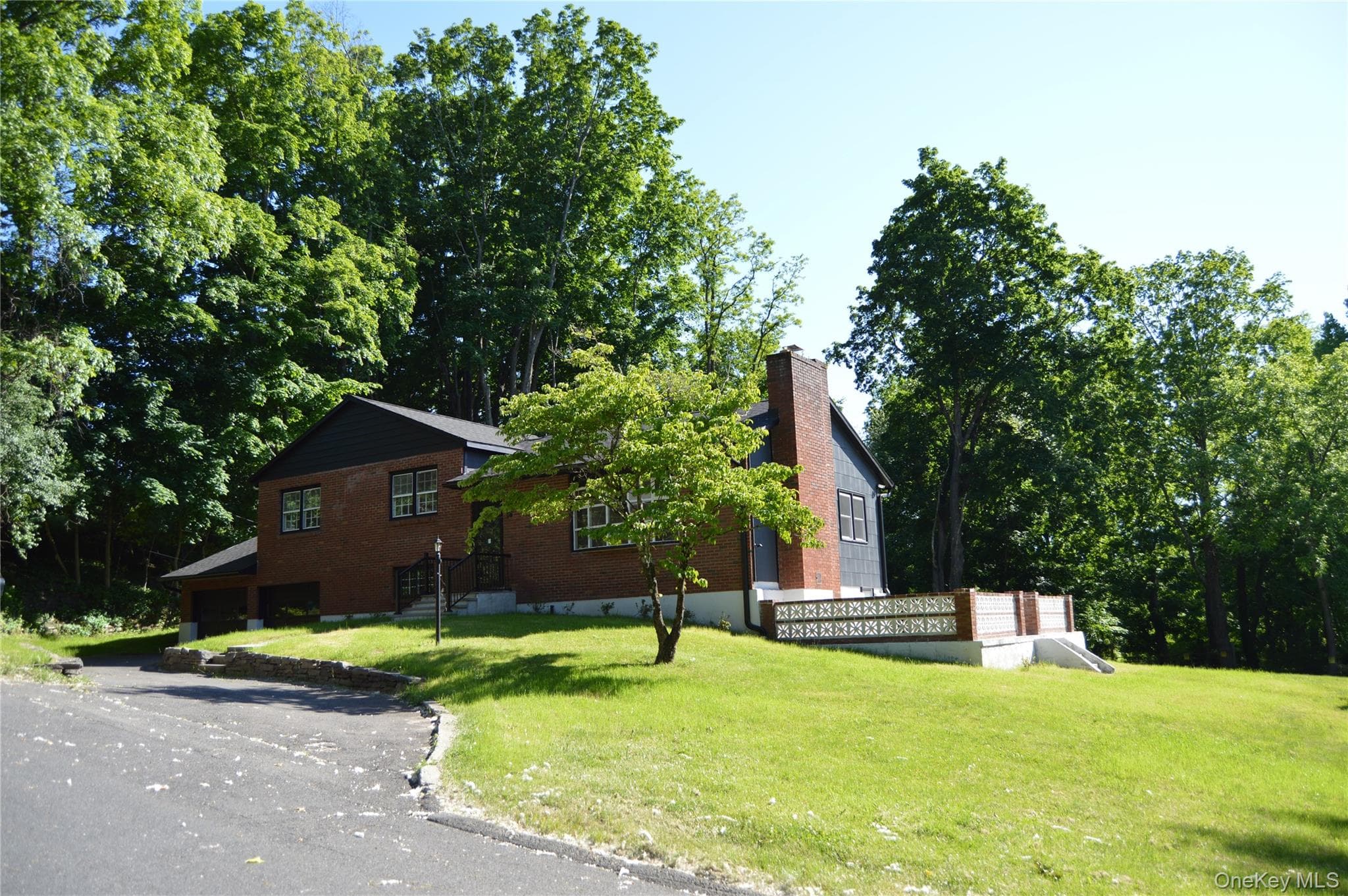 108 Flower Hill photo 1