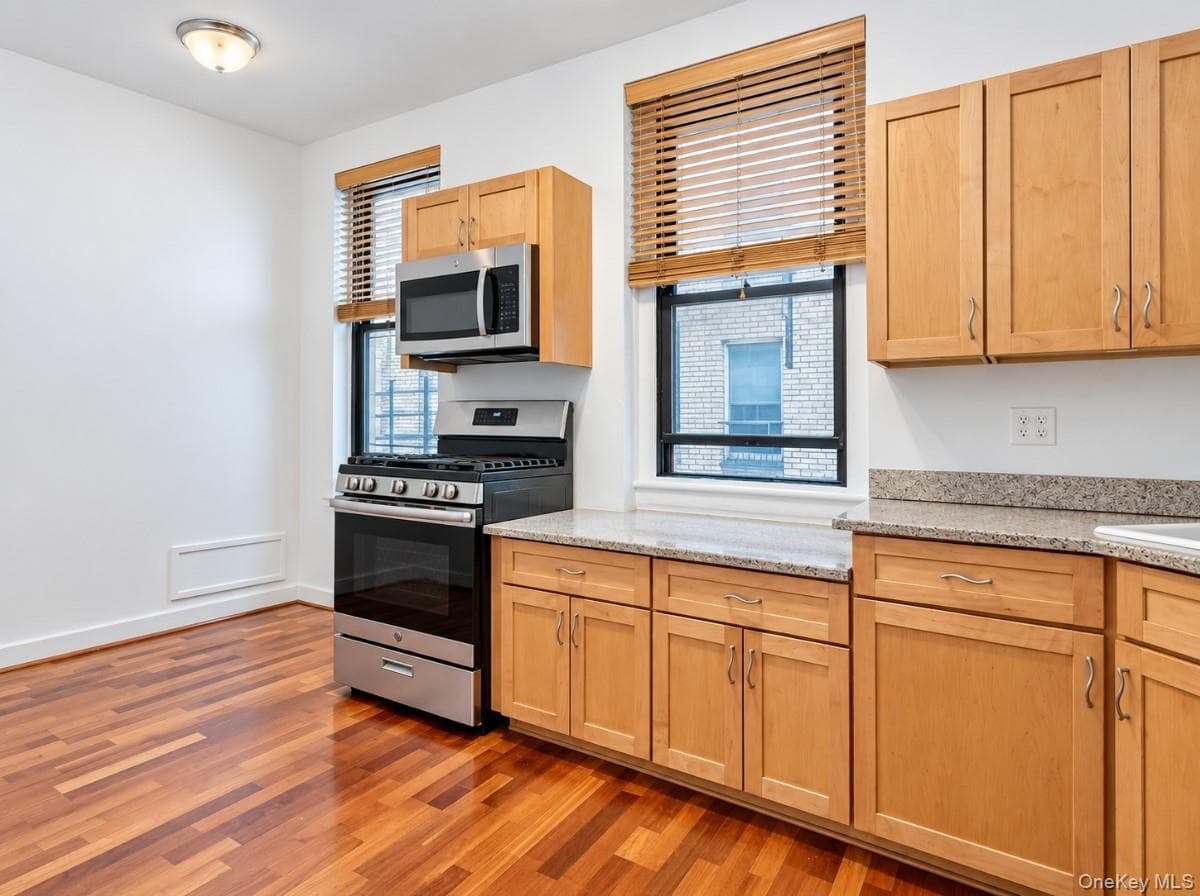21-28 35 Street Unit: 1G thumbnail 6