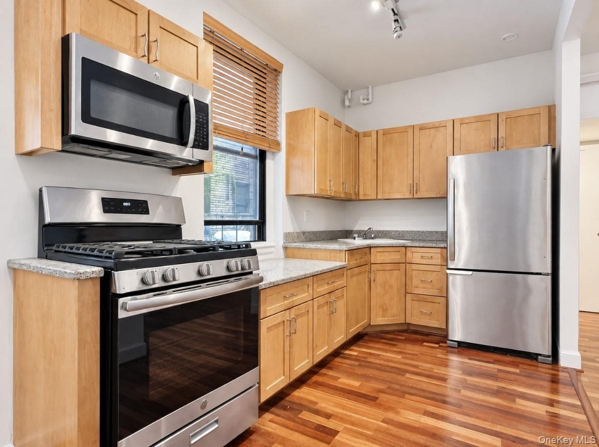 21-28 35 Street Unit: 1G thumbnail 7