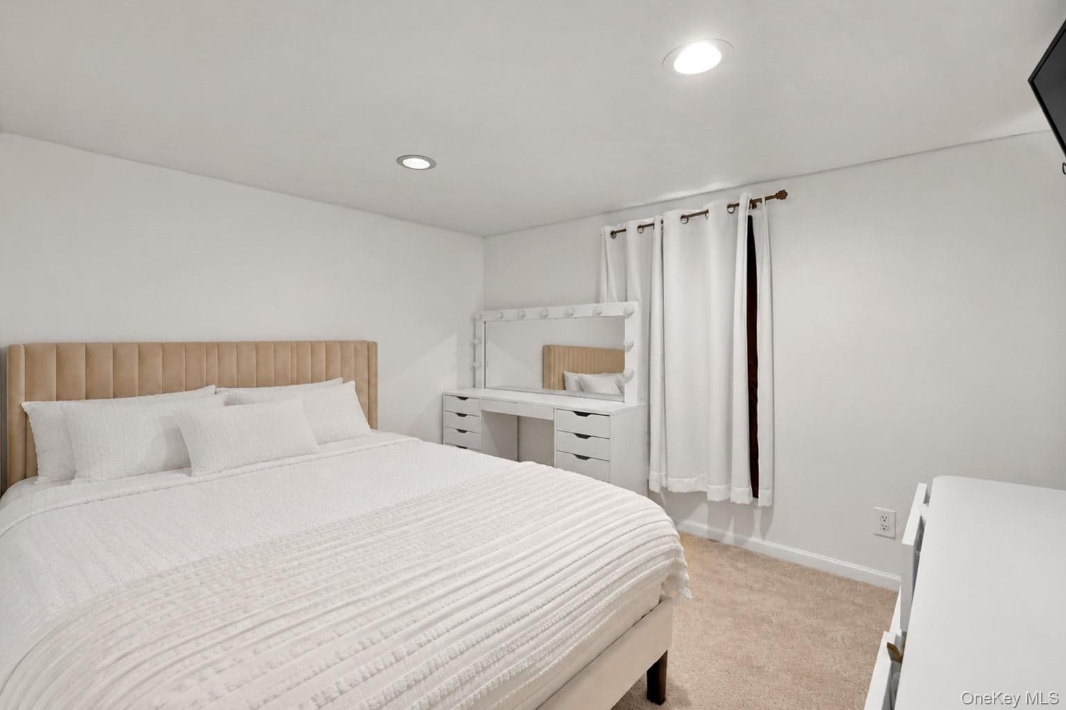 45 Matthews Avenue thumbnail 16