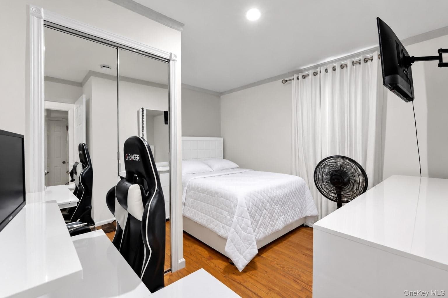 45 Matthews Avenue thumbnail 10