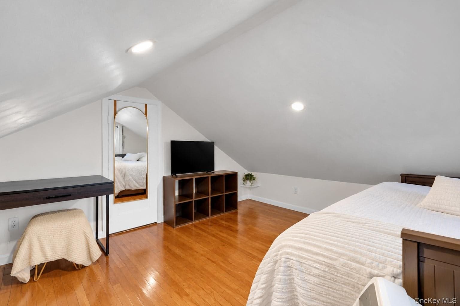 45 Matthews Avenue thumbnail 12