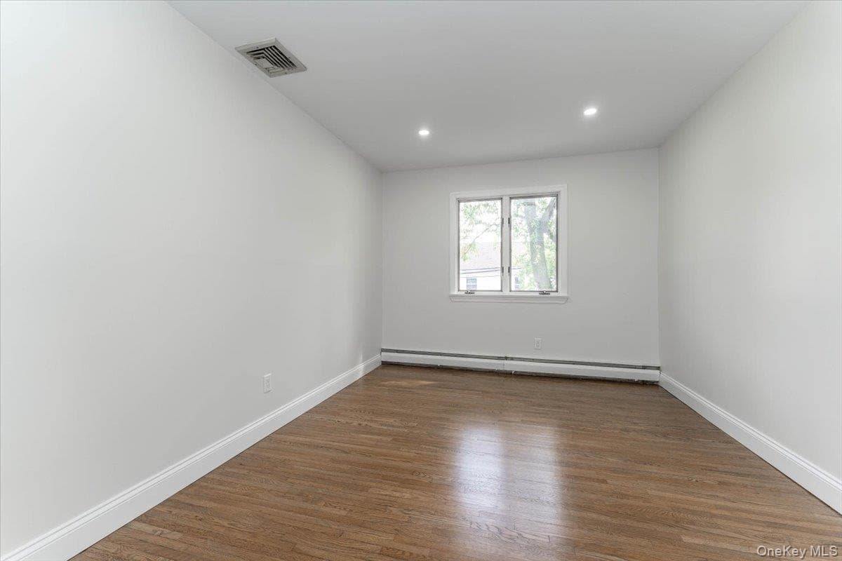 1066 Cedarhurst Street thumbnail 12