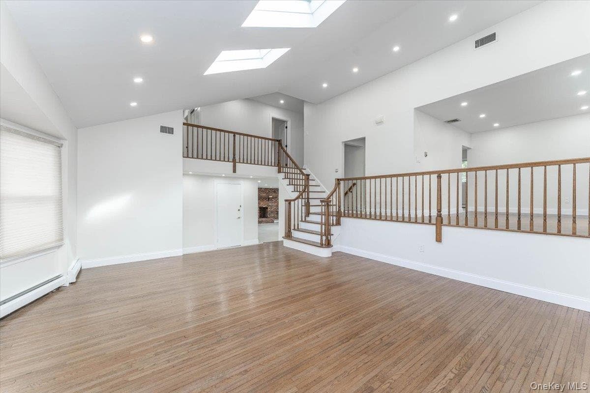 1066 Cedarhurst Street thumbnail 3