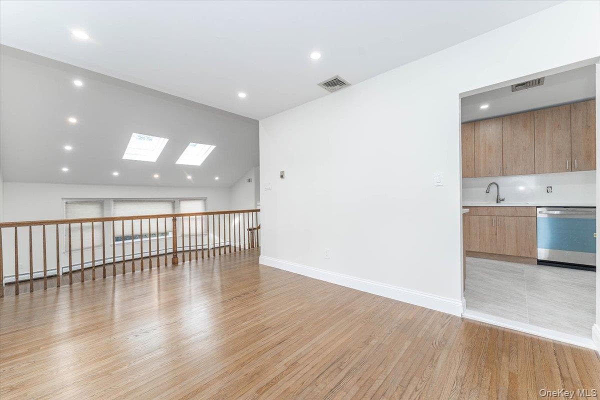 1066 Cedarhurst Street thumbnail 4