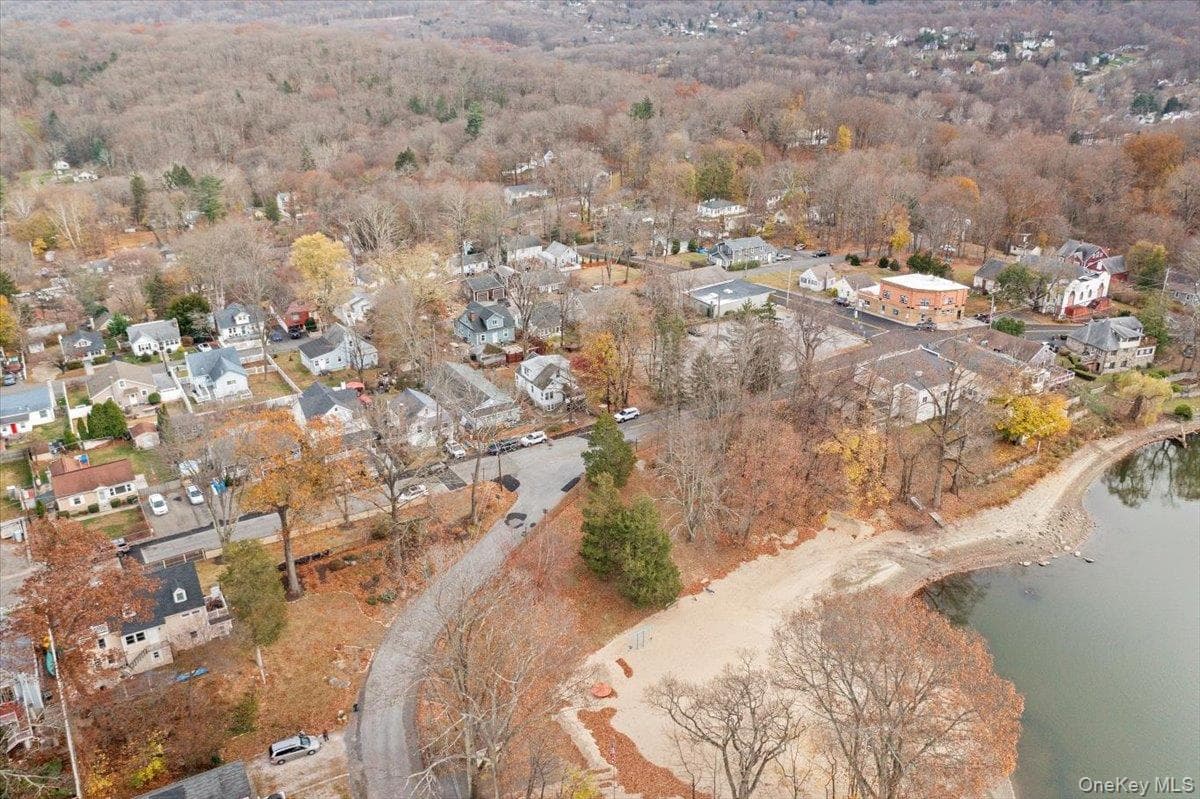 116 Lake Drive thumbnail 25