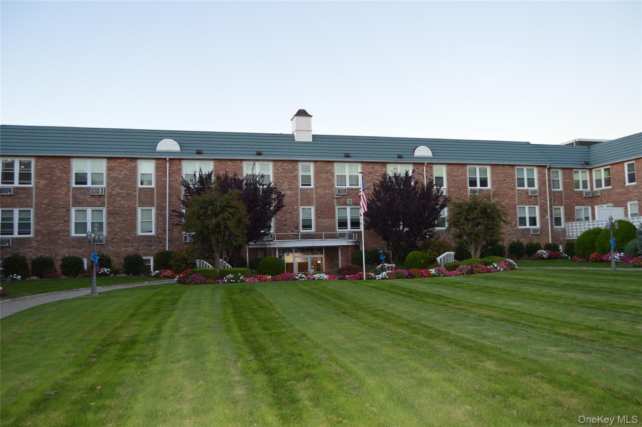 75 Noble Street Unit: 221 thumbnail 2