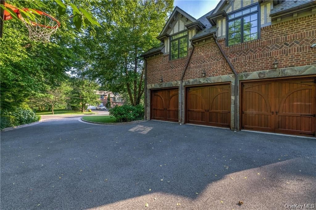 270 Trenor Drive thumbnail 35