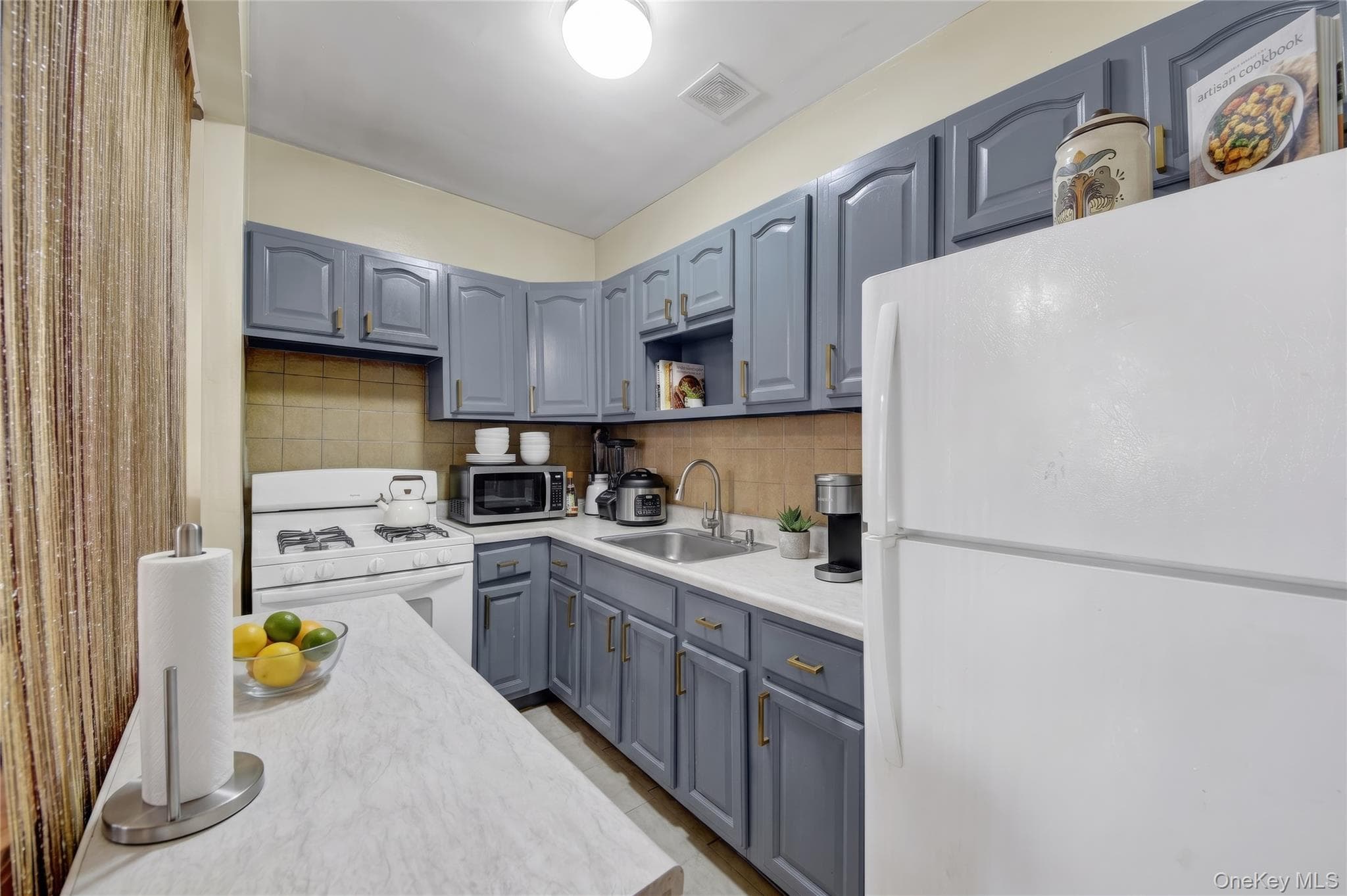 453 E 181 Street thumbnail 20