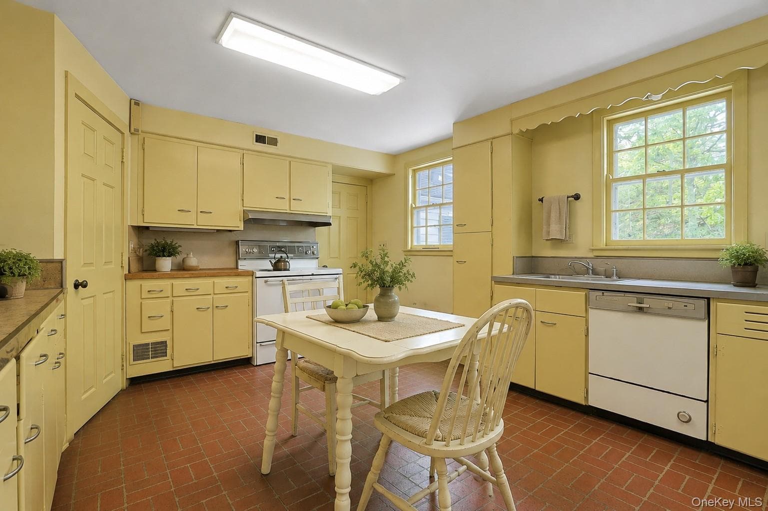 982 Bradley Parkway thumbnail 13