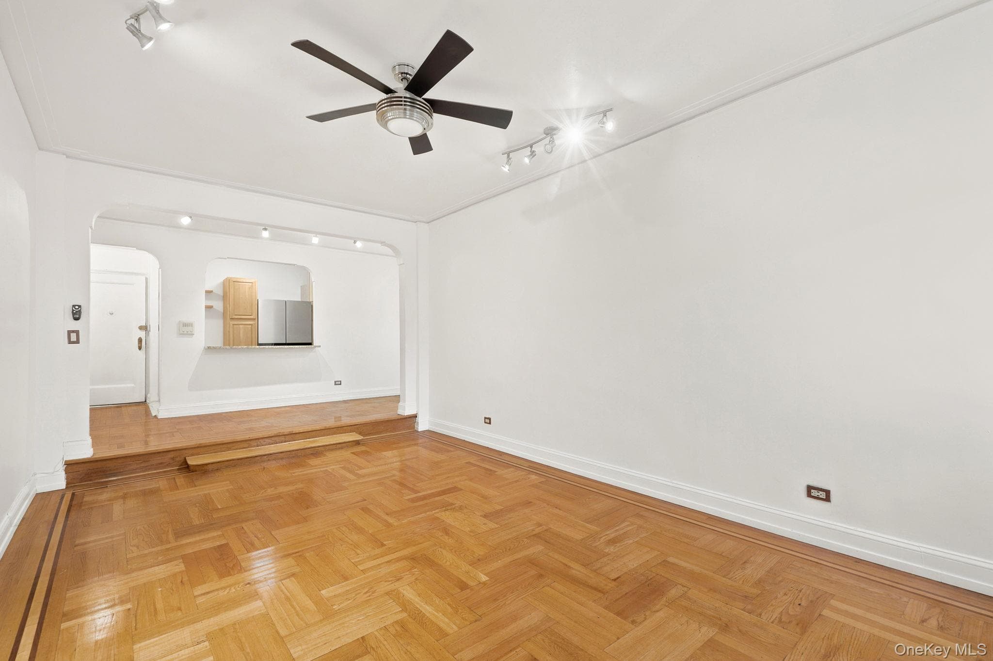 2160 Bronx Park Unit: 6J thumbnail 4
