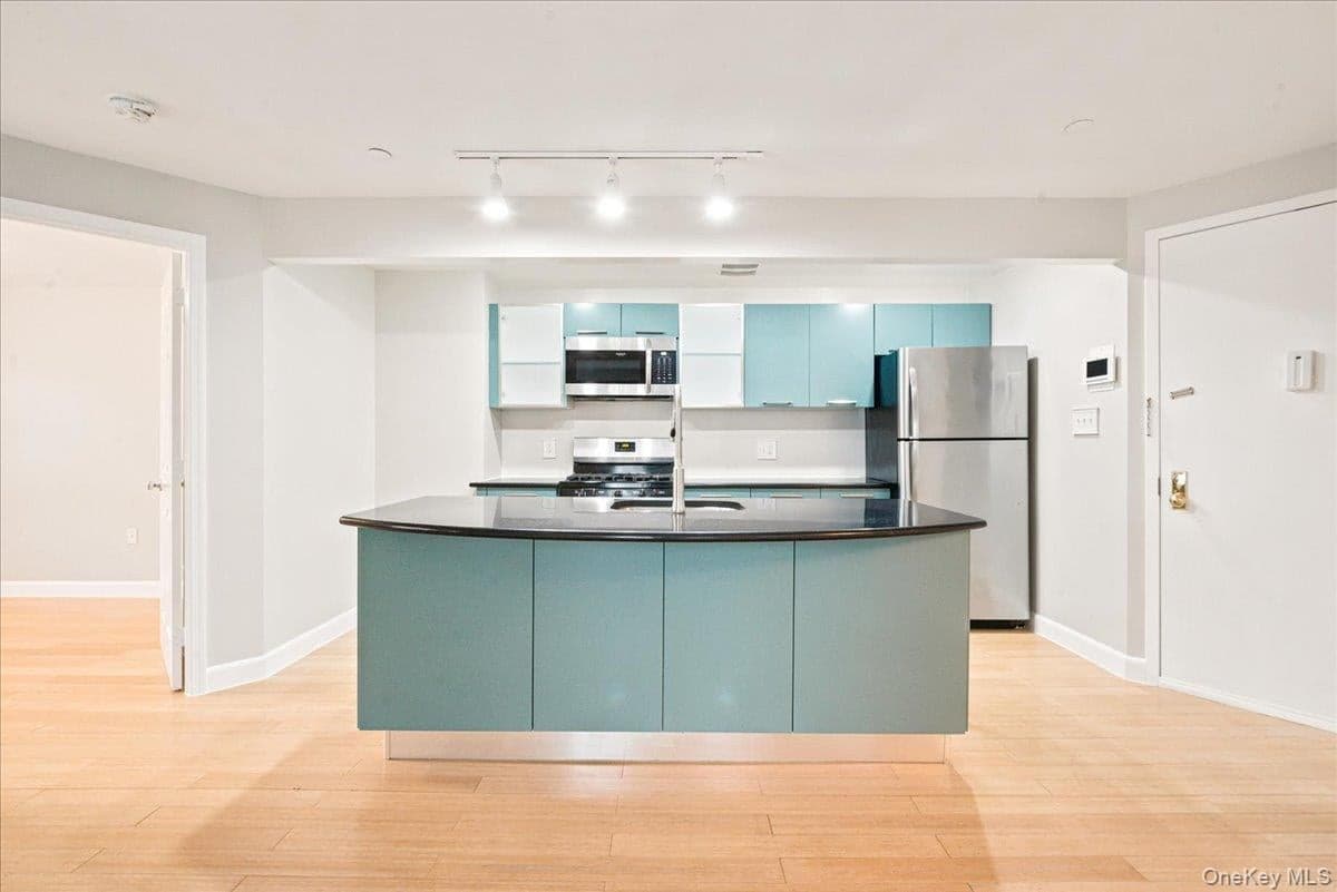 83-75 117th Street Unit: 4D thumbnail 7