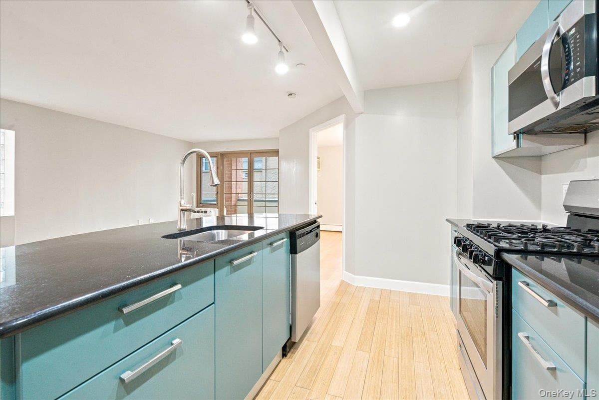 83-75 117th Street Unit: 4D thumbnail 8