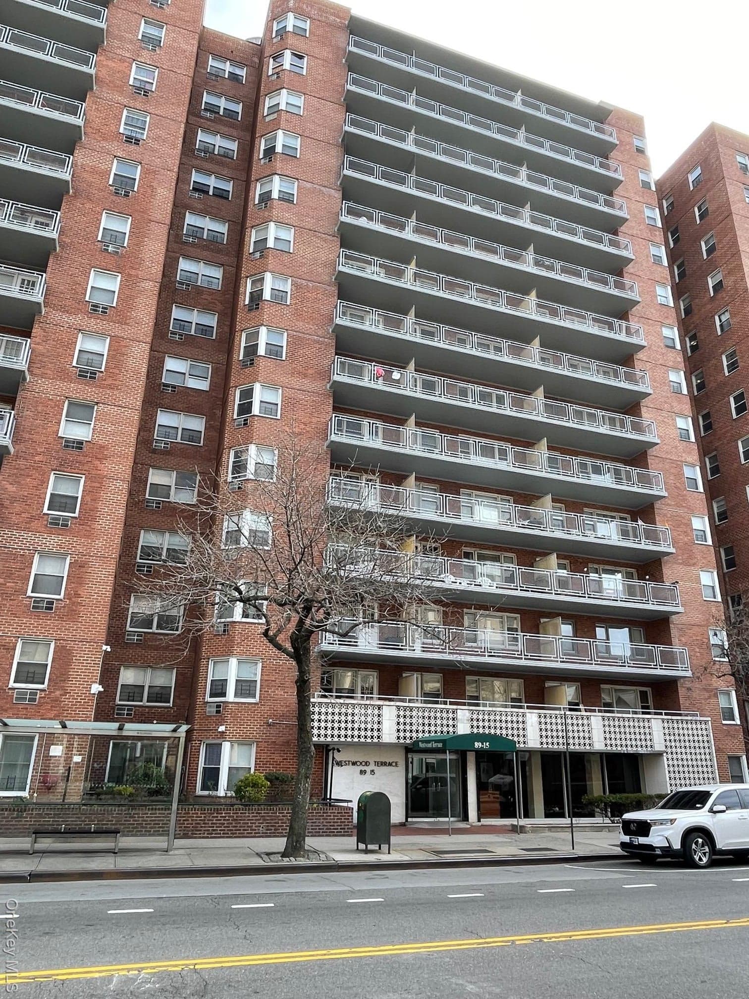 89-15 Parsons Blvd Blvd Unit: 6D photo 1