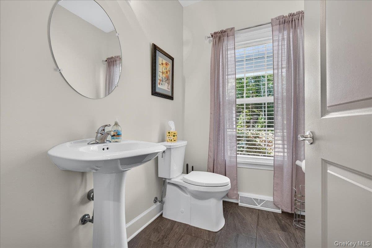 1410 Cosgrove Drive thumbnail 23