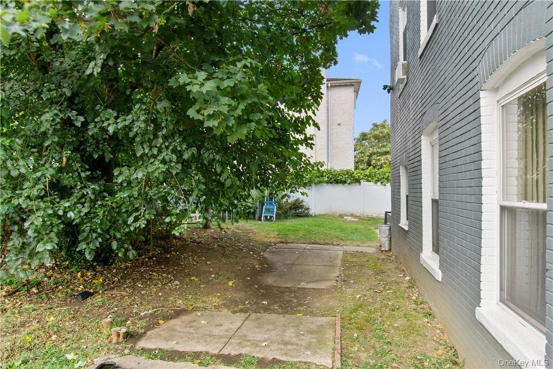 1225 Hollywood Avenue thumbnail 3