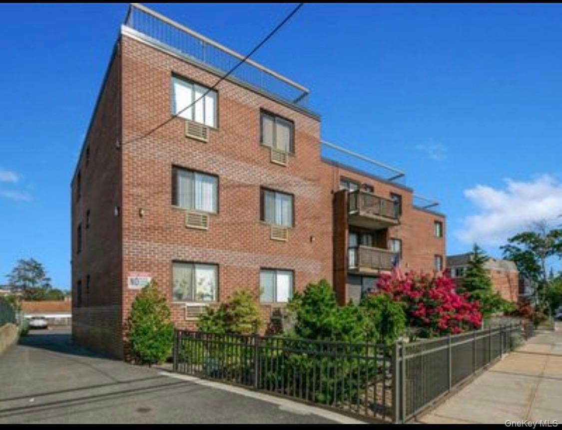 66-15 69th Street Unit: 1A, Maspeth