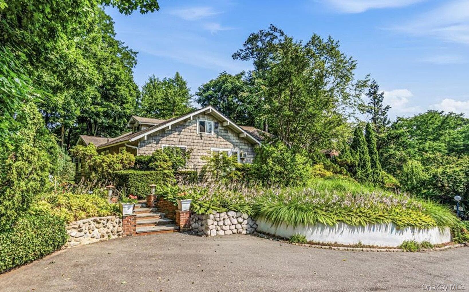 18 Crescent Road photo 1