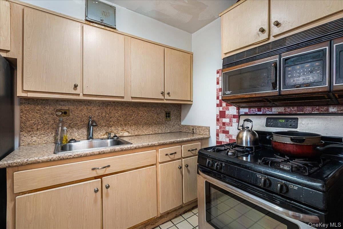147-44 Village Road Unit: 87D thumbnail 8