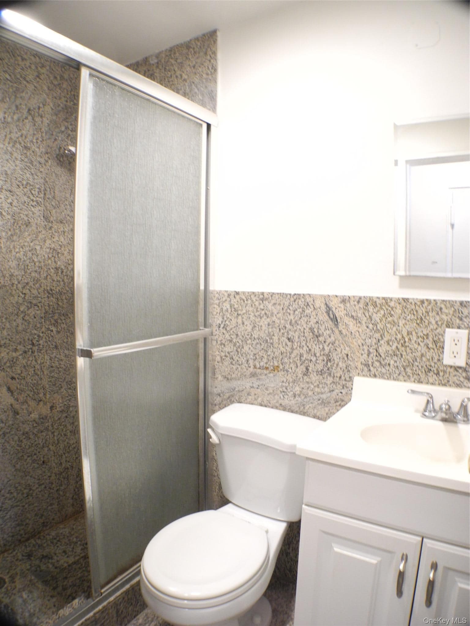 252 E 33 Street thumbnail 21