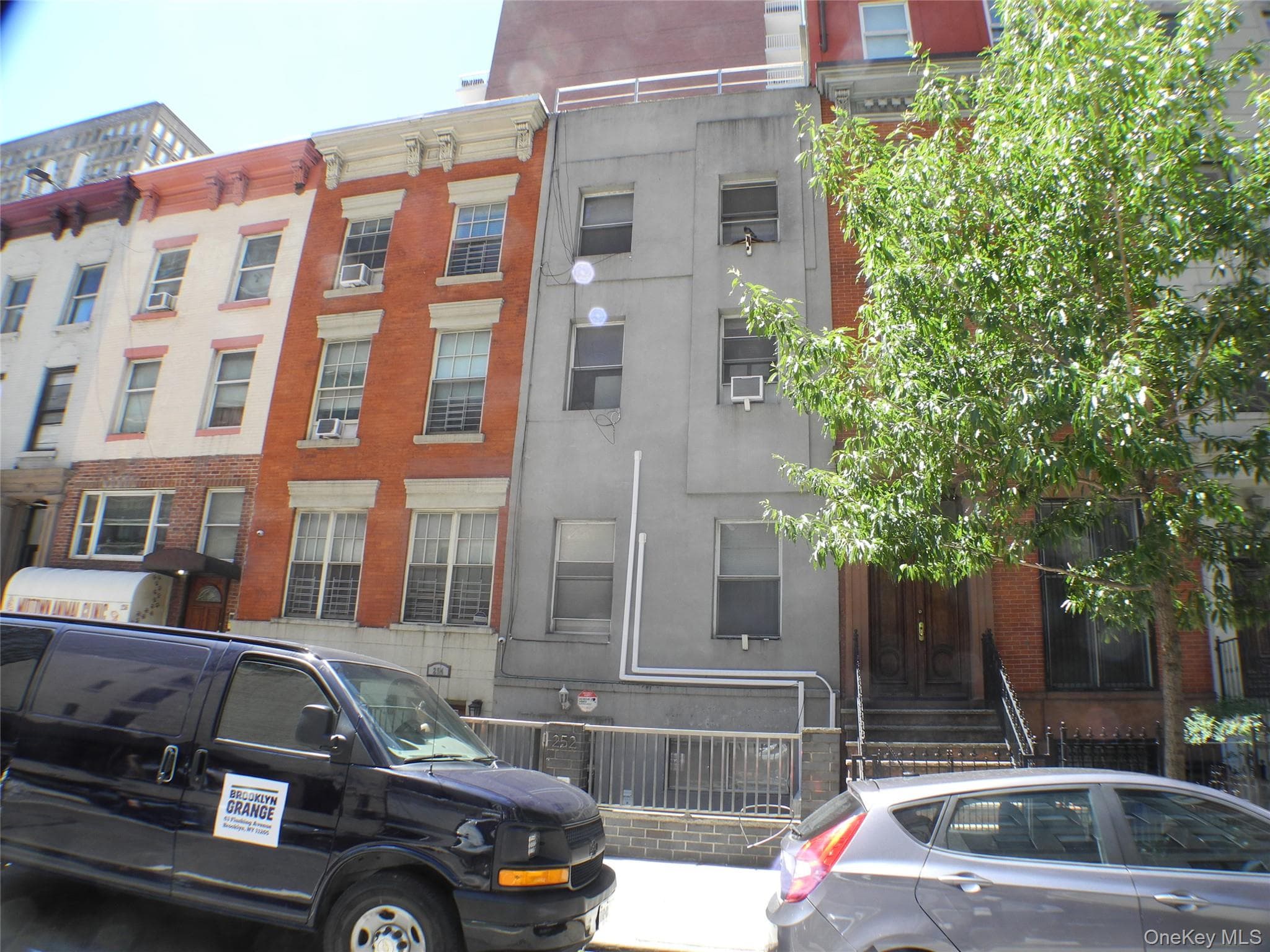 252 E 33 Street, New York (manhattan)