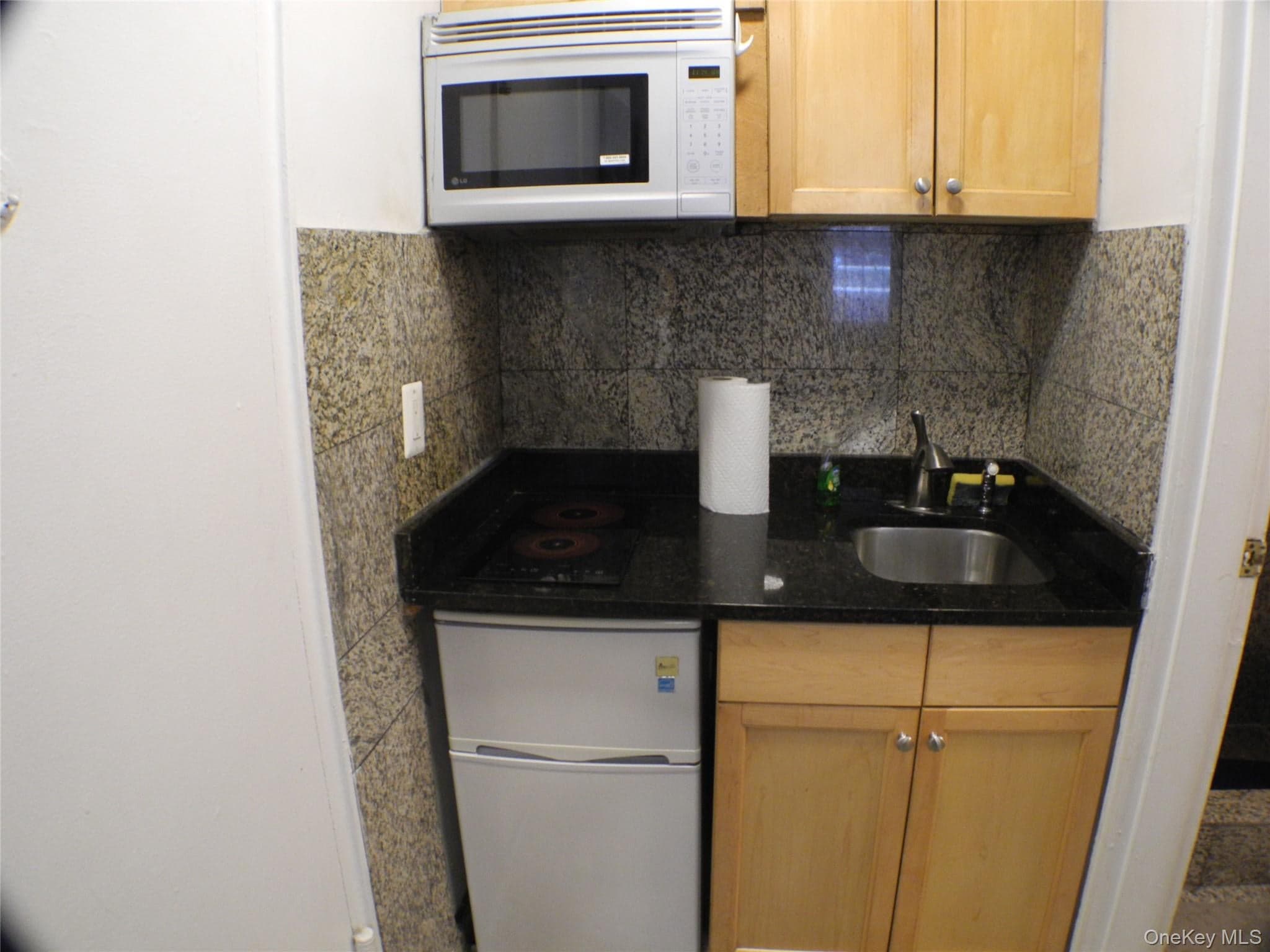 252 E 33 Street thumbnail 34