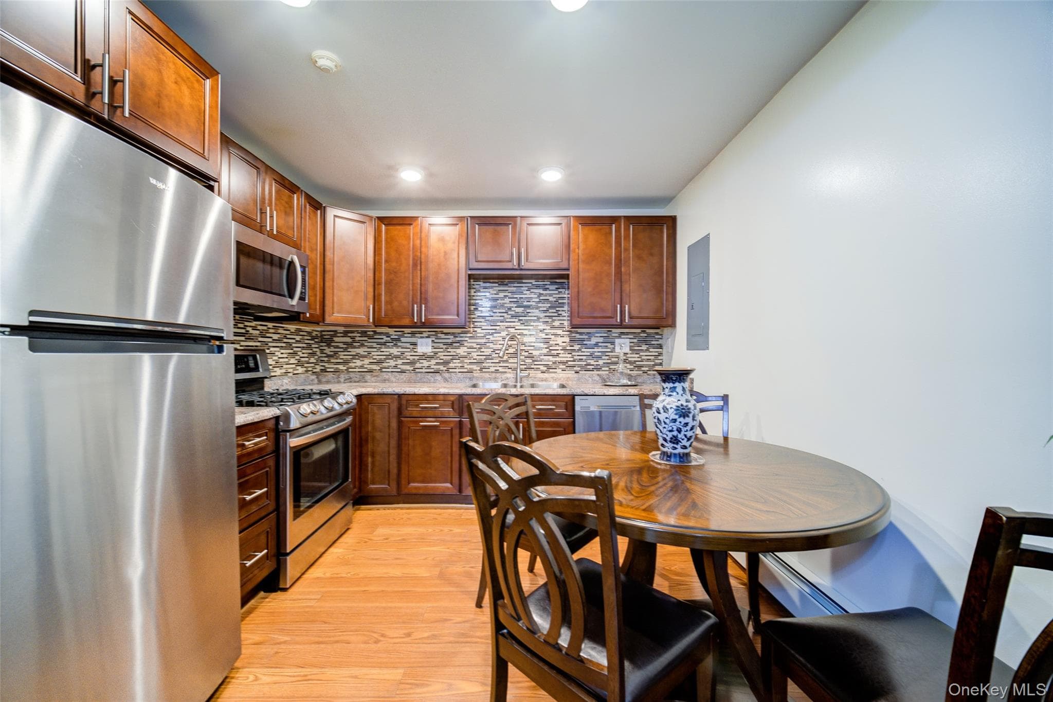215 Maple Avenue thumbnail 47