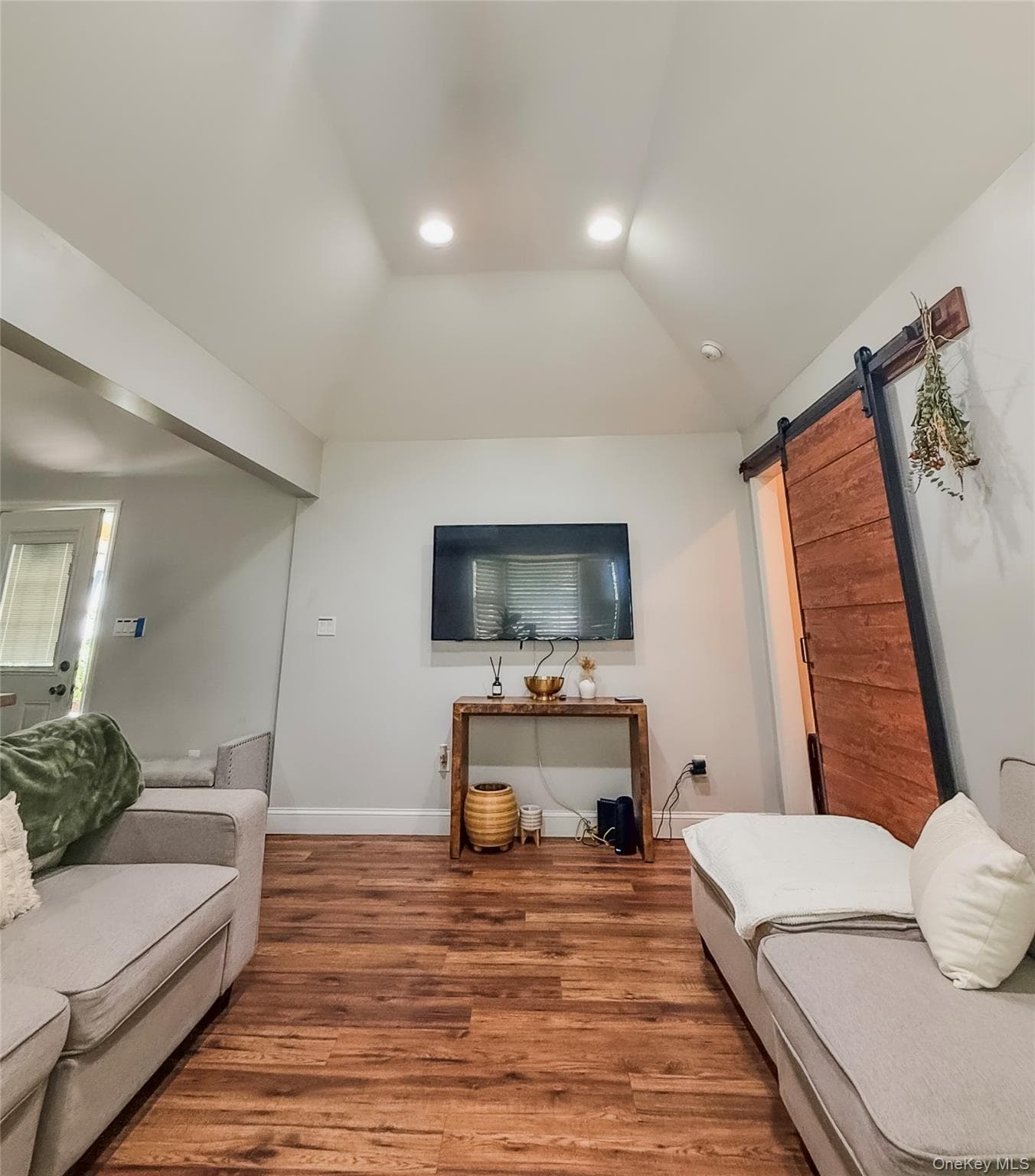 215 Maple Avenue thumbnail 24