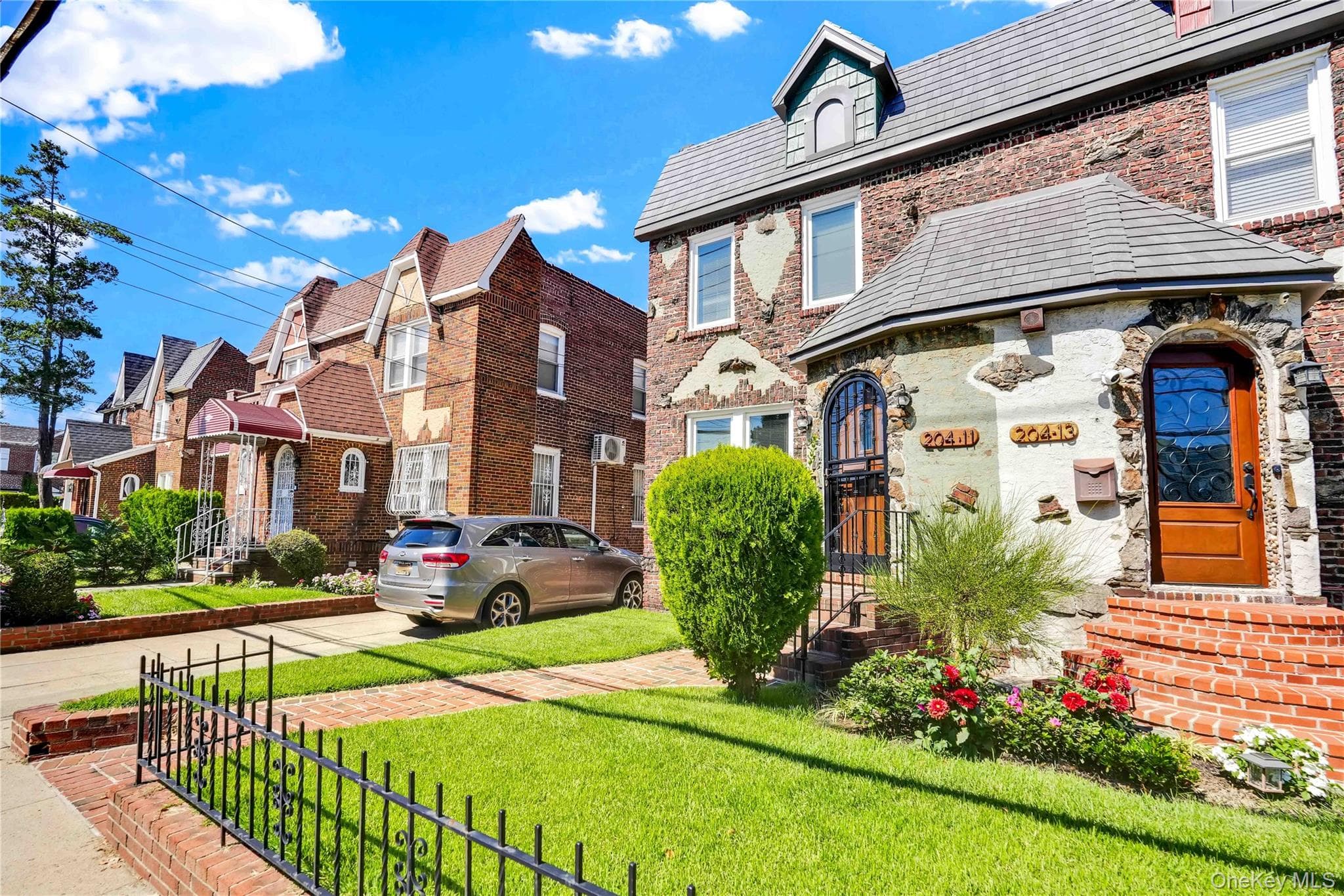 204-11 Murdock Avenue thumbnail 2