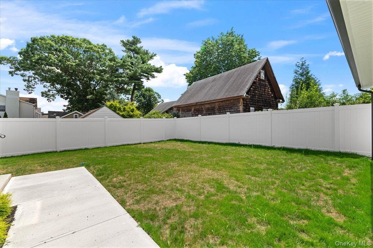 51 Willis Avenue thumbnail 44