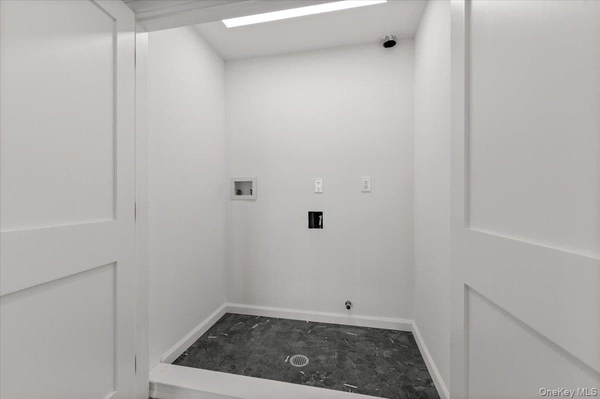 51 Willis Avenue thumbnail 29