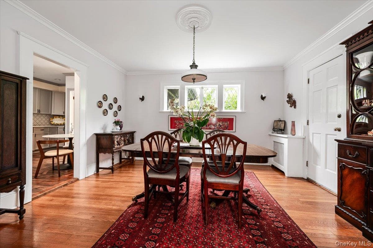 11 Demott Avenue thumbnail 5